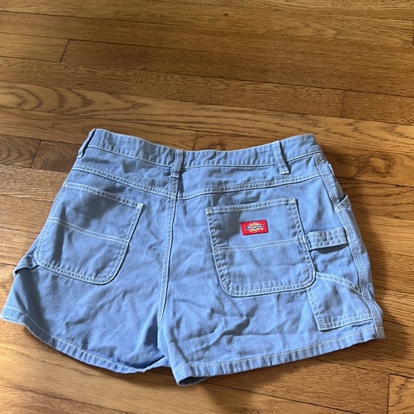 Dickies womens cargo short, size 29, light blue, barely worn - Picture 3 of 3